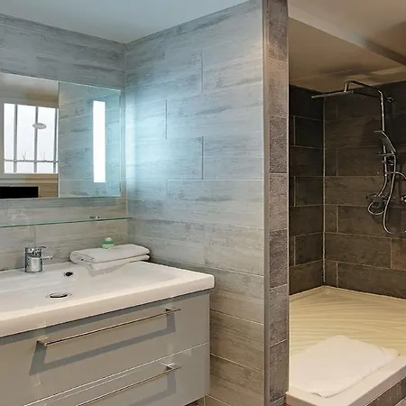Rent A - Bonne Nouvelle * Paryż